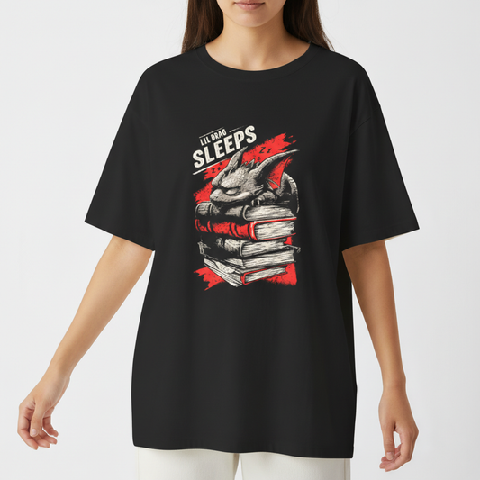 "Camiseta oversized - Lil Drag sleeps" Camiseta Oversized Básica