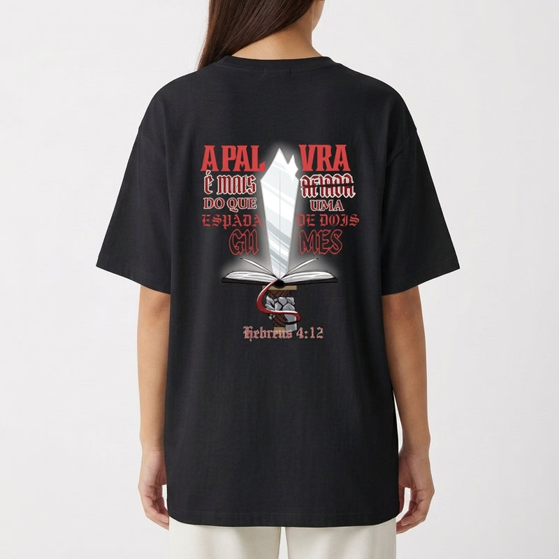 "CAMISETA OVERSIZED PALAVRA MAIS AFIADA DO QUE UMA ESPADA DE DOIS GUMES" Camiseta Oversized Básica