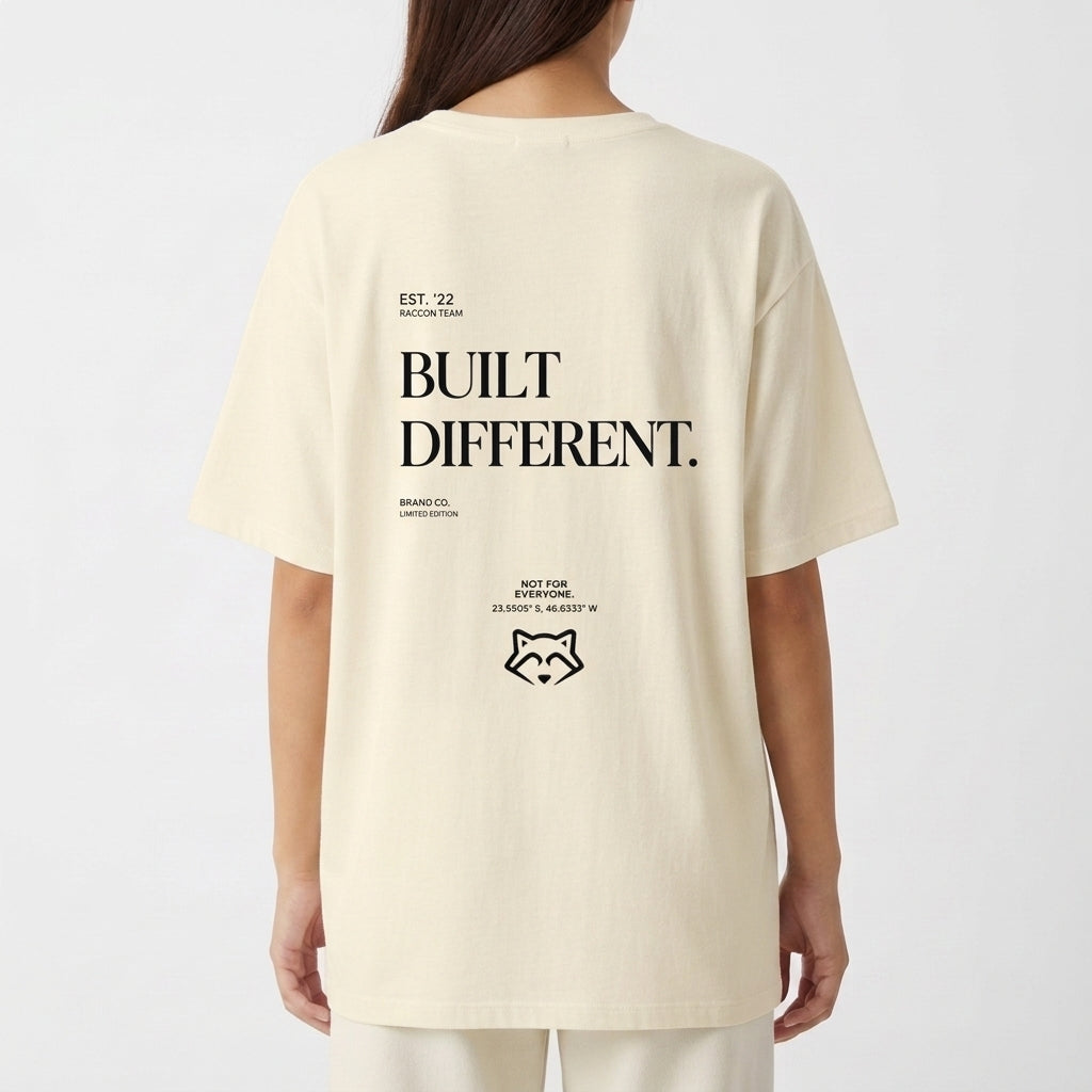 "BUILT DIFFERENT" Camiseta Oversized Básica