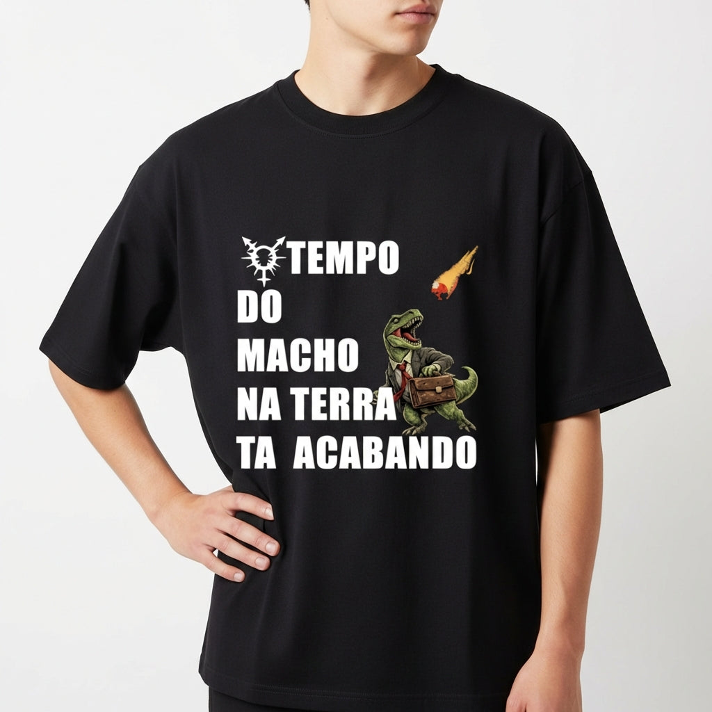 "O TEMPO DO MACHO NA TERRA TA ACABANDO" Camiseta Oversized Básica