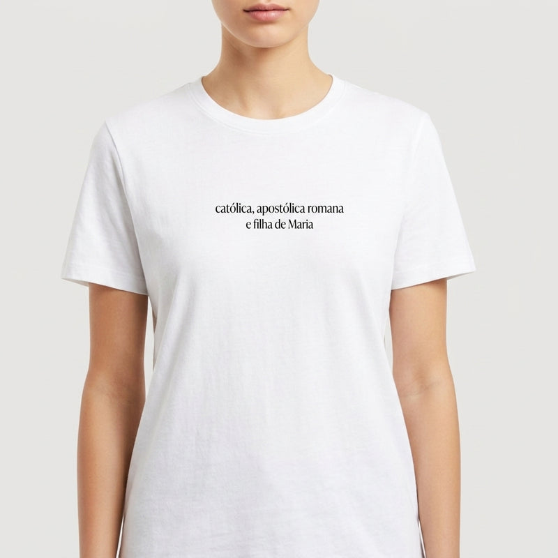 "Católica apostólica romana e filha de Maria" Camiseta Premium Unissex